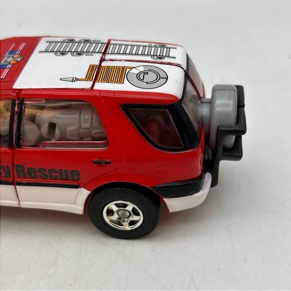 Transformers Universe Deluxe RATCHET Weapons Emergency Rescue SUV (No Weapons) - Picture 7 of 10